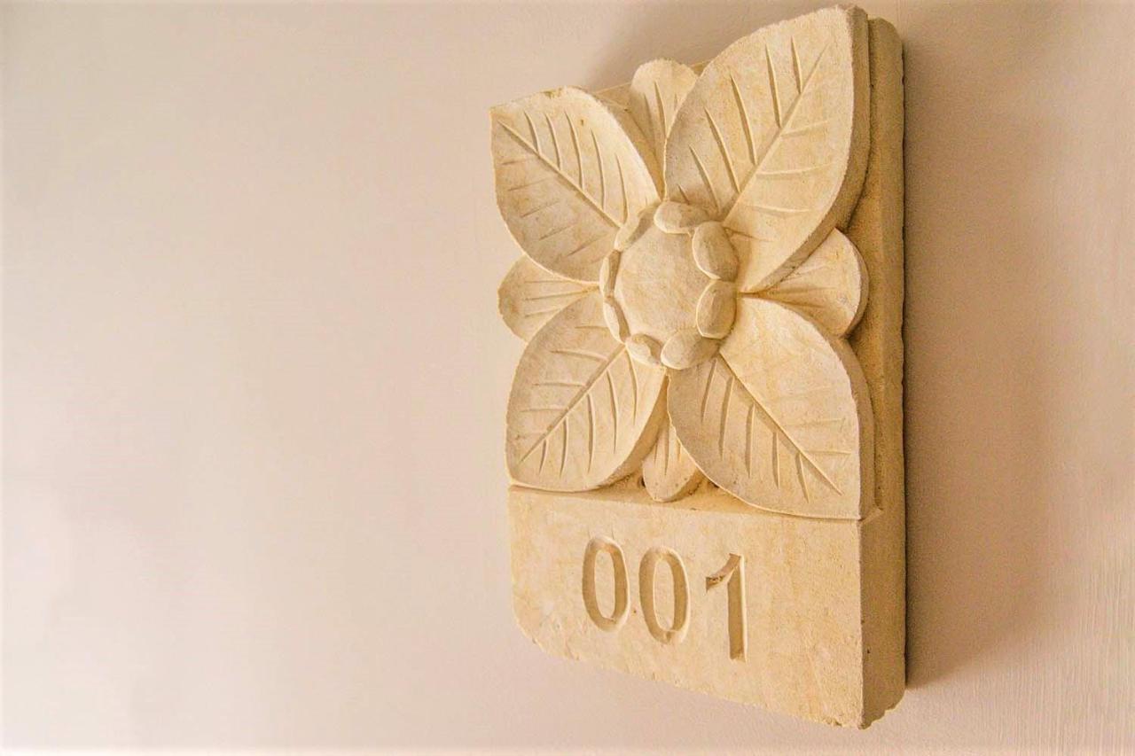 Zahara Beach & Spa By Qhotels - Adults Recommended Zahara de los Atunes Exteriör bild A carved stone house number