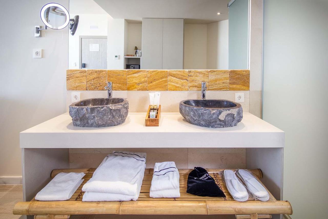 Zahara Beach & Spa By Qhotels - Adults Recommended Zahara de los Atunes Exteriör bild Bathroom at the Hotel