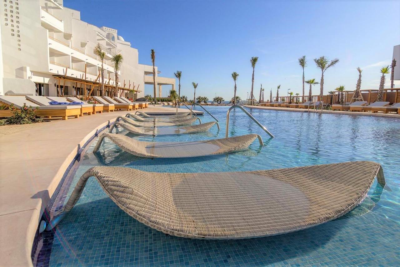 Zahara Beach & Spa By Qhotels - Adults Recommended Zahara de los Atunes Exteriör bild The swimming pool at the hotel