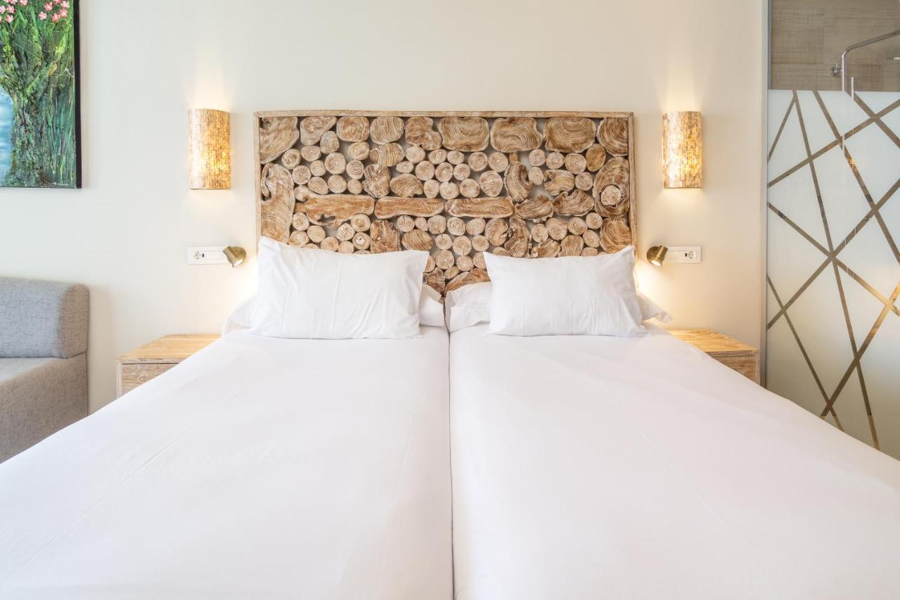Zahara Beach & Spa By Qhotels - Adults Recommended Zahara de los Atunes Exteriör bild A bedroom at the hotel
