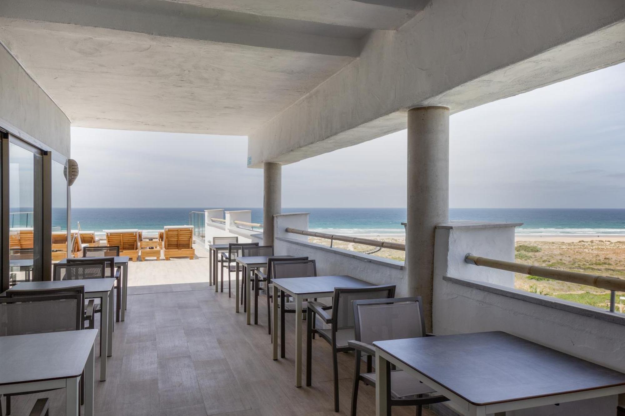Zahara Beach & Spa By Qhotels - Adults Recommended Zahara de los Atunes Exteriör bild The beach at the hotel
