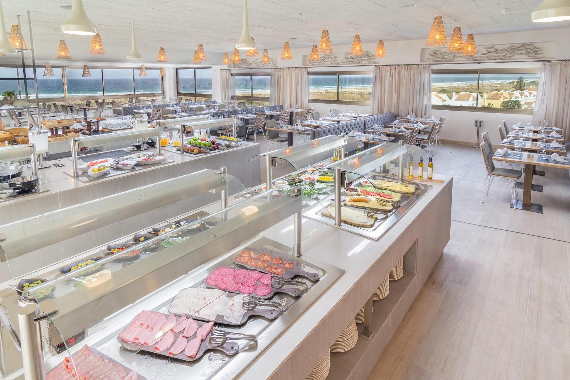Zahara Beach & Spa By Qhotels - Adults Recommended Zahara de los Atunes Exteriör bild Buffet at a hotel