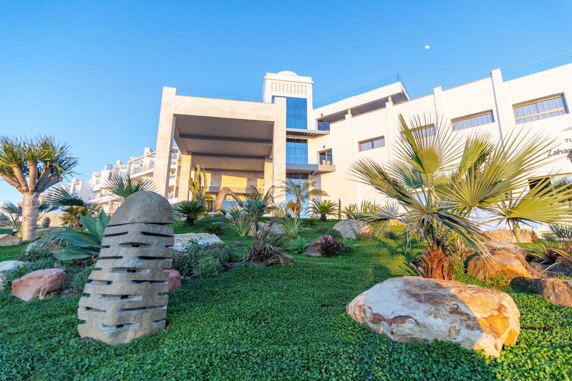 Zahara Beach & Spa By Qhotels - Adults Recommended Zahara de los Atunes Exteriör bild The main building of the university