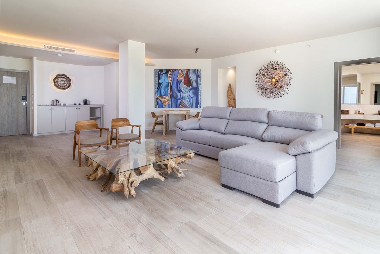 Zahara Beach & Spa By Qhotels - Adults Recommended Zahara de los Atunes Rum bild Interior of a suite at the hotel
