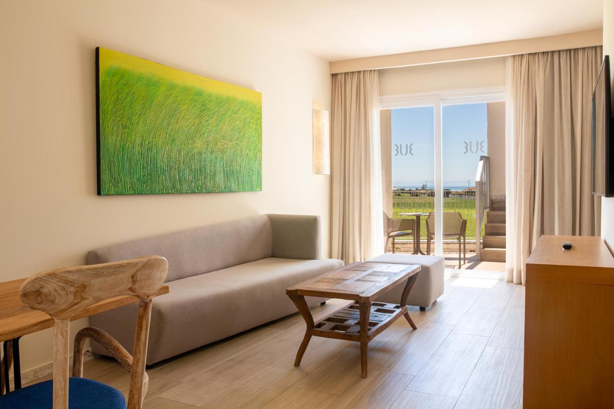 Zahara Beach & Spa By Qhotels - Adults Recommended Zahara de los Atunes Exteriör bild A living room in a hotel
