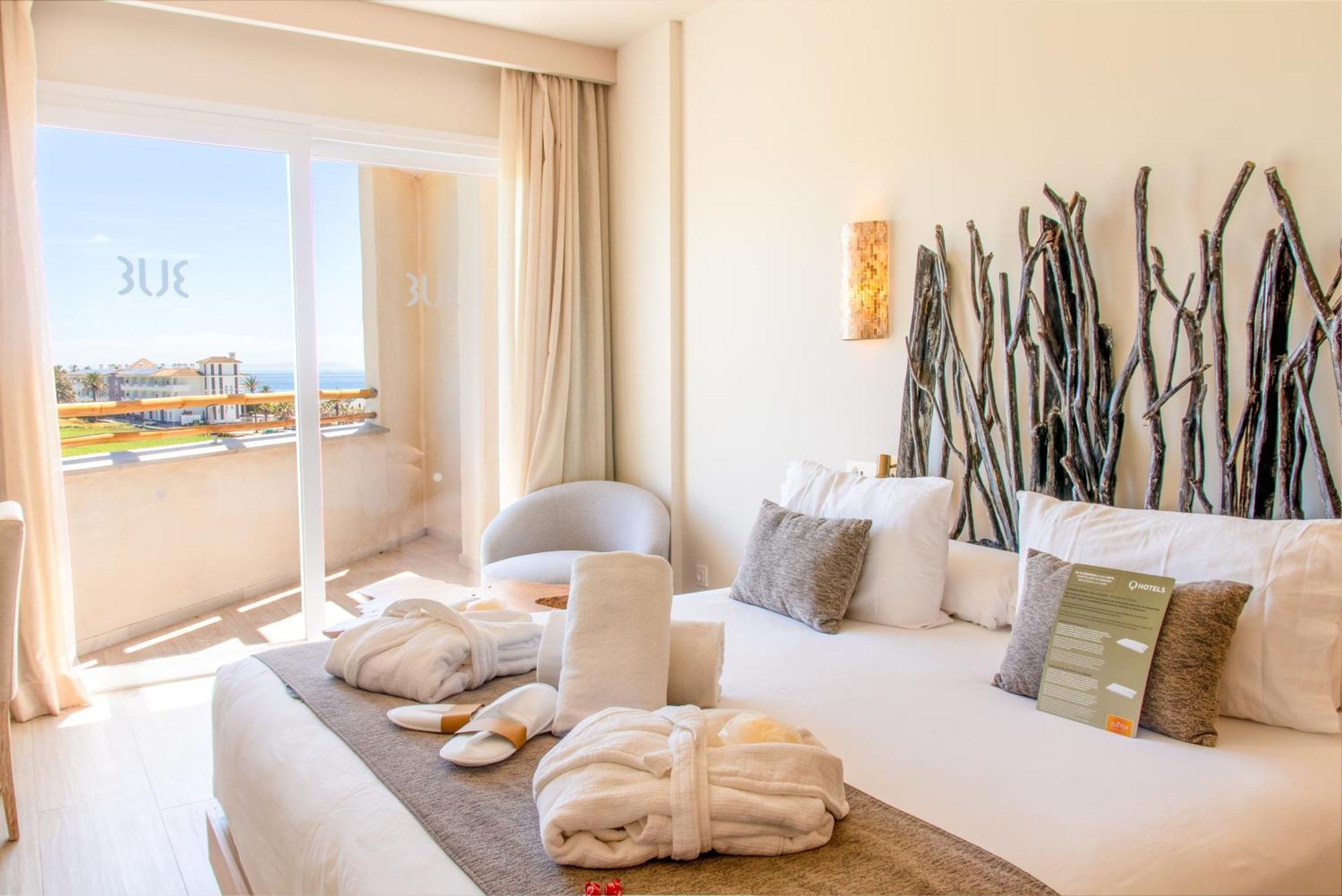 Zahara Beach & Spa By Qhotels - Adults Recommended Zahara de los Atunes Exteriör bild A room at the Blue Sea Costa Brava resort