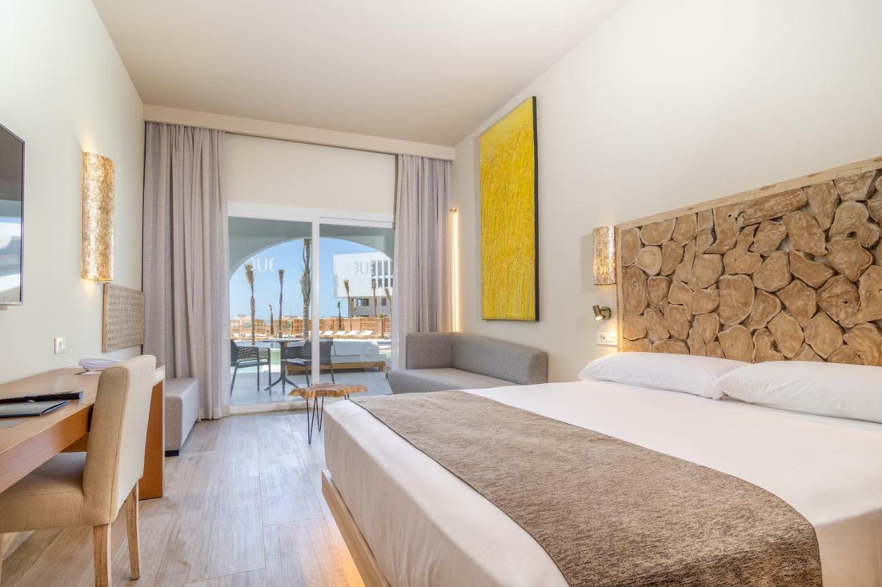 Zahara Beach & Spa By Qhotels - Adults Recommended Zahara de los Atunes Exteriör bild A room at the hotel